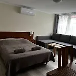 瑟维斯综合公寓酒店