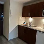 瑟维斯综合公寓酒店 公寓 *