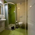 瑟维斯综合公寓酒店 公寓 *