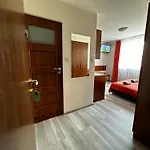 瑟维斯综合公寓酒店