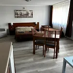 瑟维斯综合公寓酒店 公寓 *